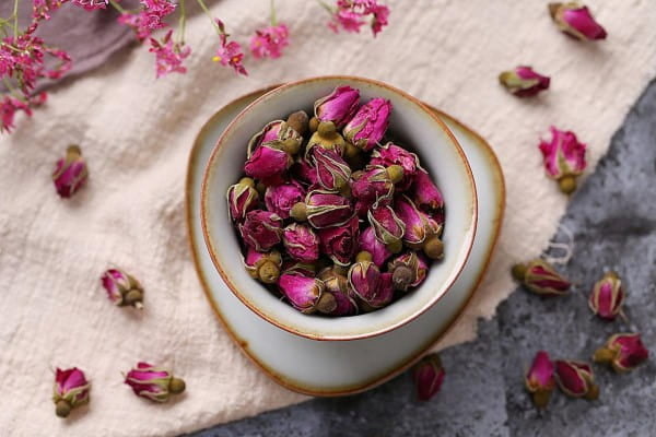 غنچه گل محمدی غنچه گل محمدی تلفیق زیبایی و عطر طبیعی